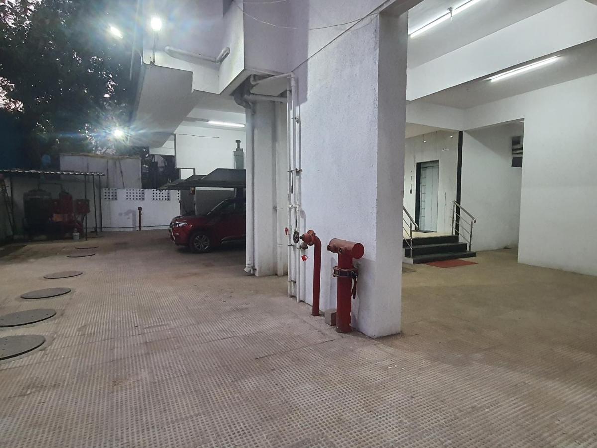 Osi Apartments Khar West Bombaim Exterior foto
